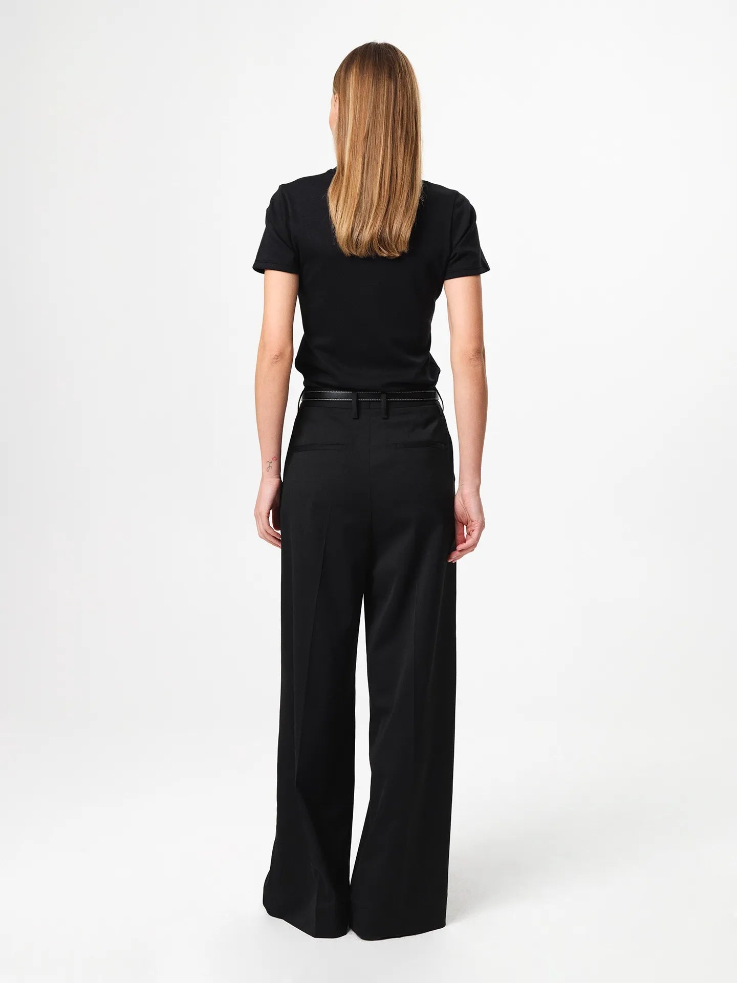 Agnes T-shirt in black, a soft organic cotton jersey tee with a classic crew neckline and relaxed fit.