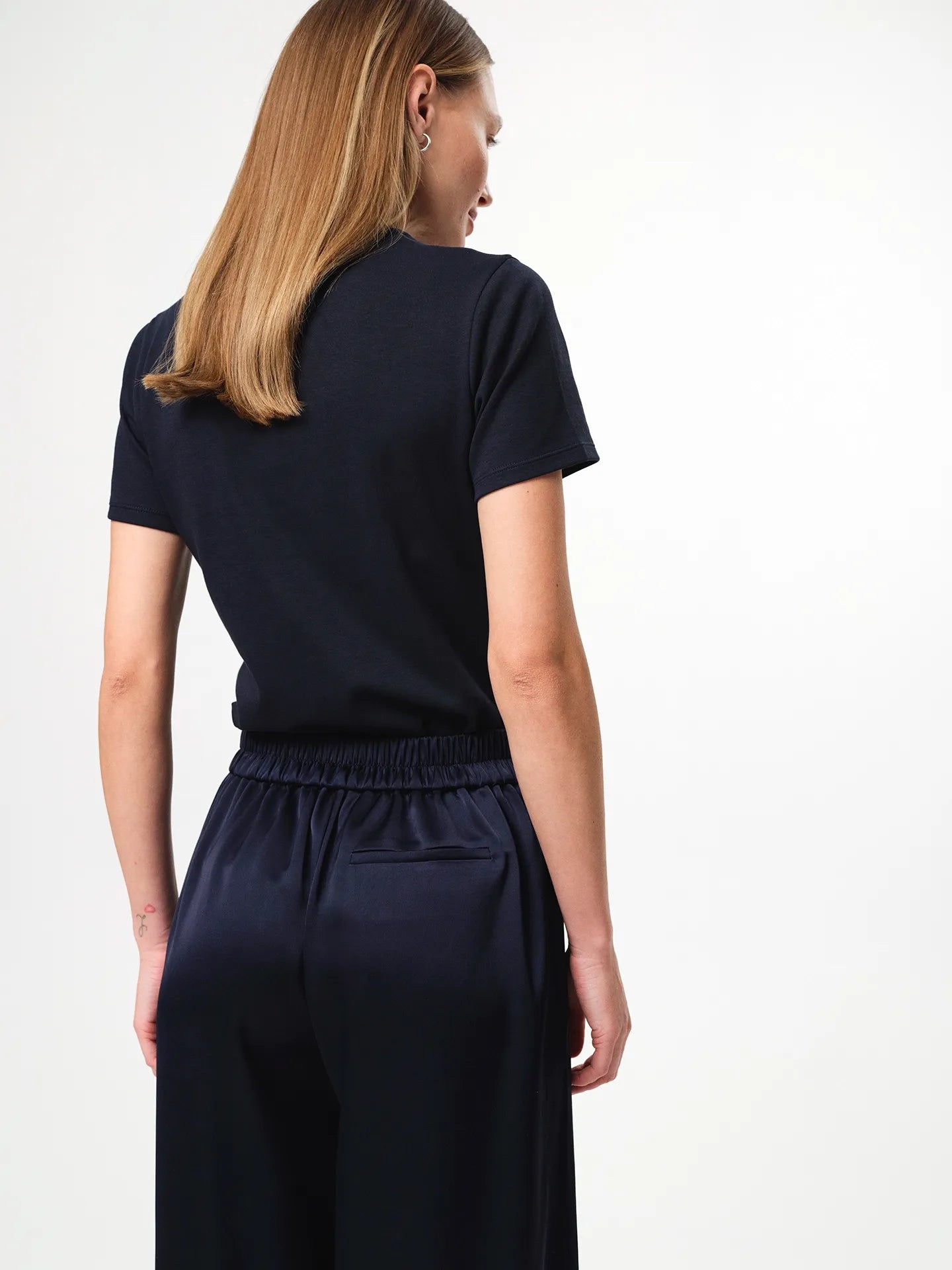 Agnes T-shirt in navy, a soft organic cotton jersey tee with a classic crew neckline and relaxed fit.