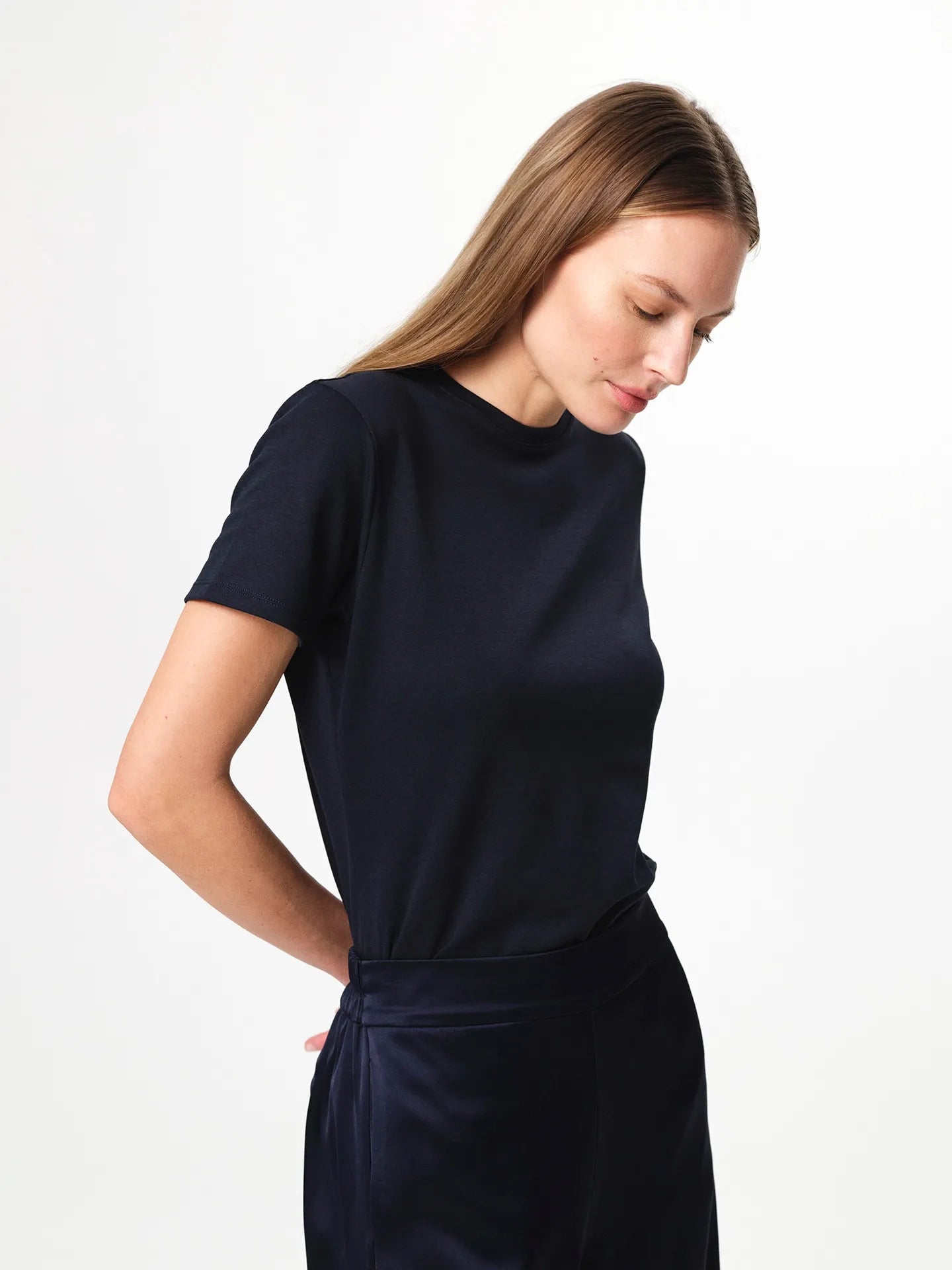 Agnes T-shirt in navy, a soft organic cotton jersey tee with a classic crew neckline and relaxed fit.
