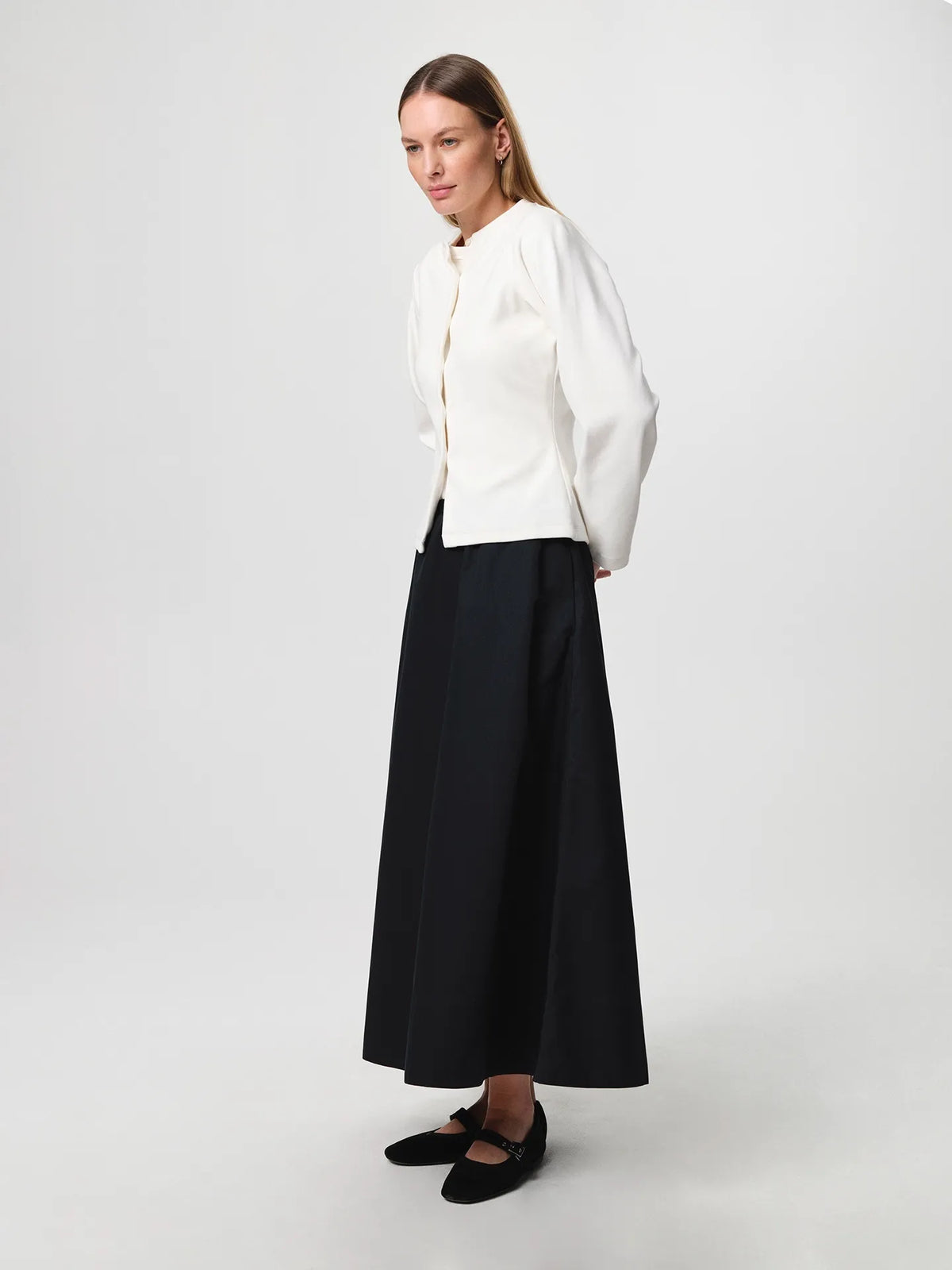 Julie Josephine Alba Top White Carla Cardigan: heavy rib cotton top in white with a clean minimal silhouette, designed as an everyday essential in a structured ribbed jersey that holds its shape, easy to style on its own or layered under shirts, blazers, and knitwear.