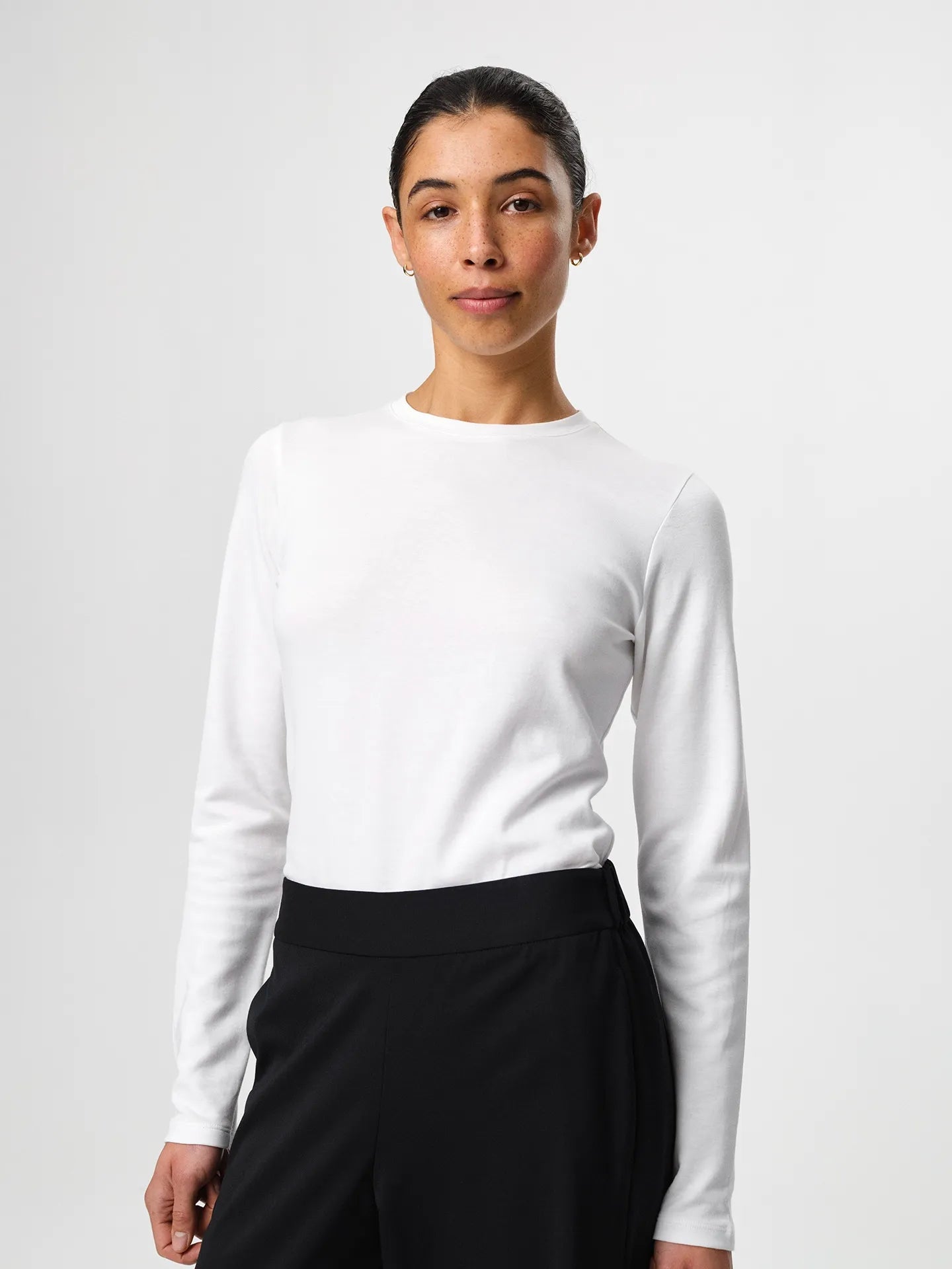 Andrea long sleeve in white, crafted in signature Italian cotton blend jersey with a slightly straight fit for effortless layering.