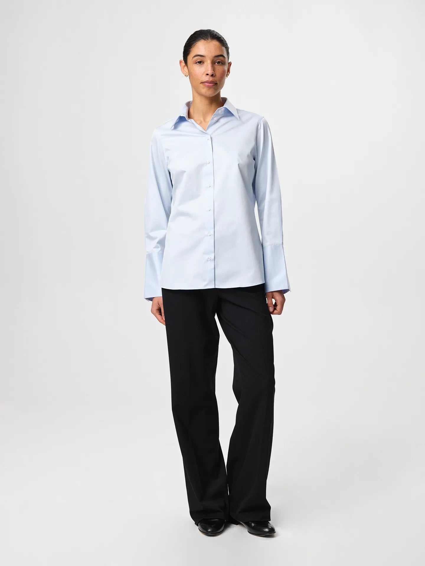 Julie Shirt in light blue, crafted from crisp cotton twill with a fitted shoulder, clean straight body and elongated cuffs for an elevated silhouette.