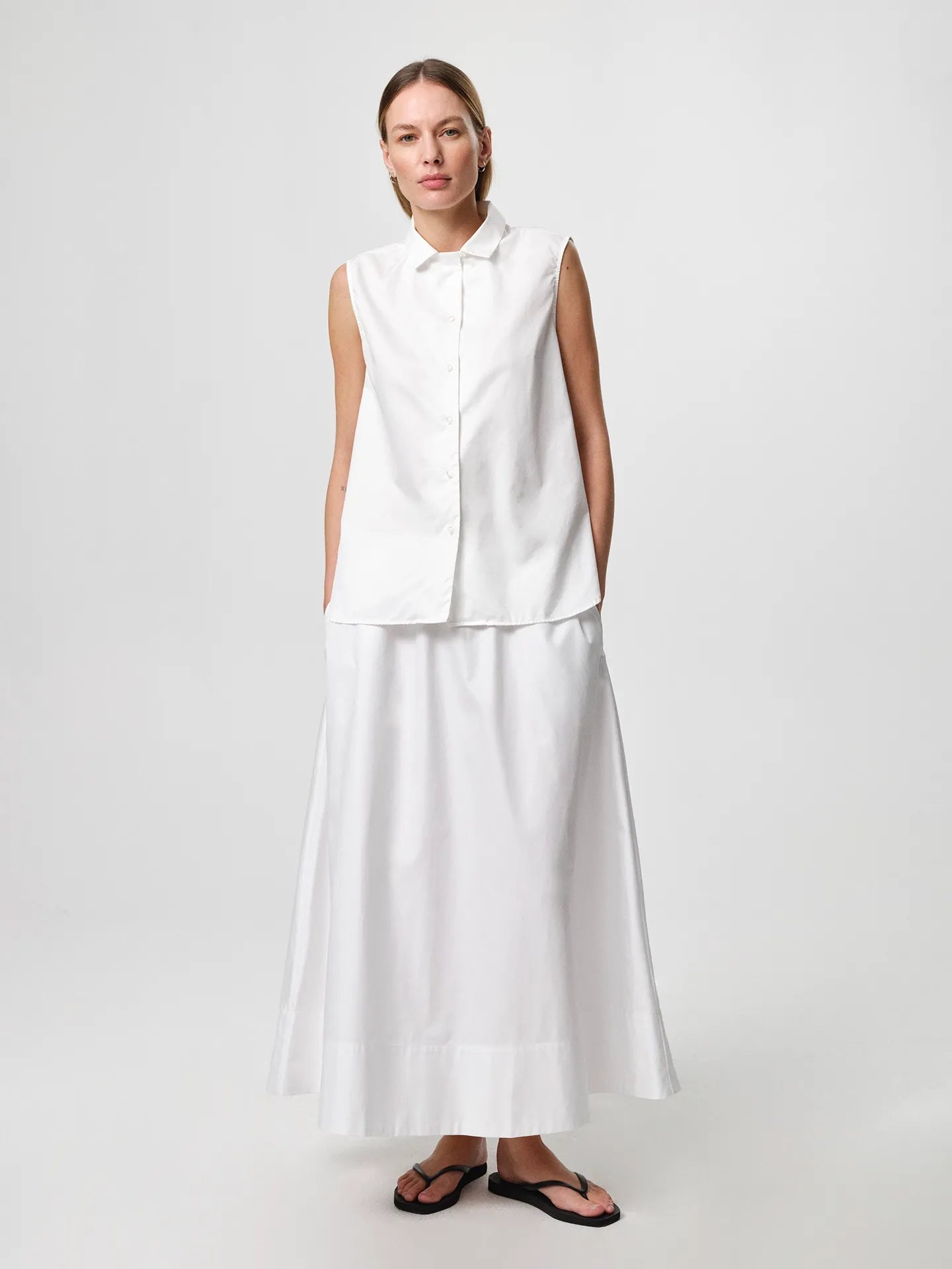 Sol Shirt in white, crafted from crisp cotton twill with an oversized fit, classic collar and gently curved hem.