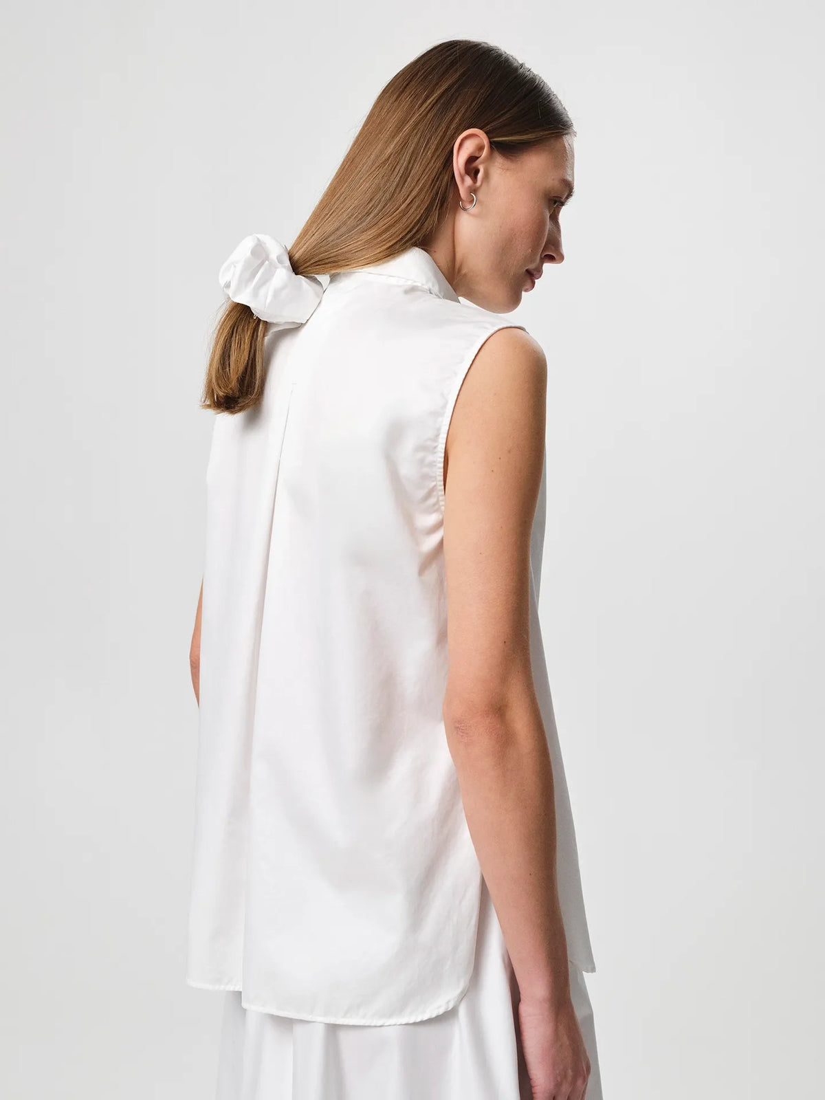 Sol Shirt in white, crafted from crisp cotton twill with an oversized fit, classic collar and gently curved hem.