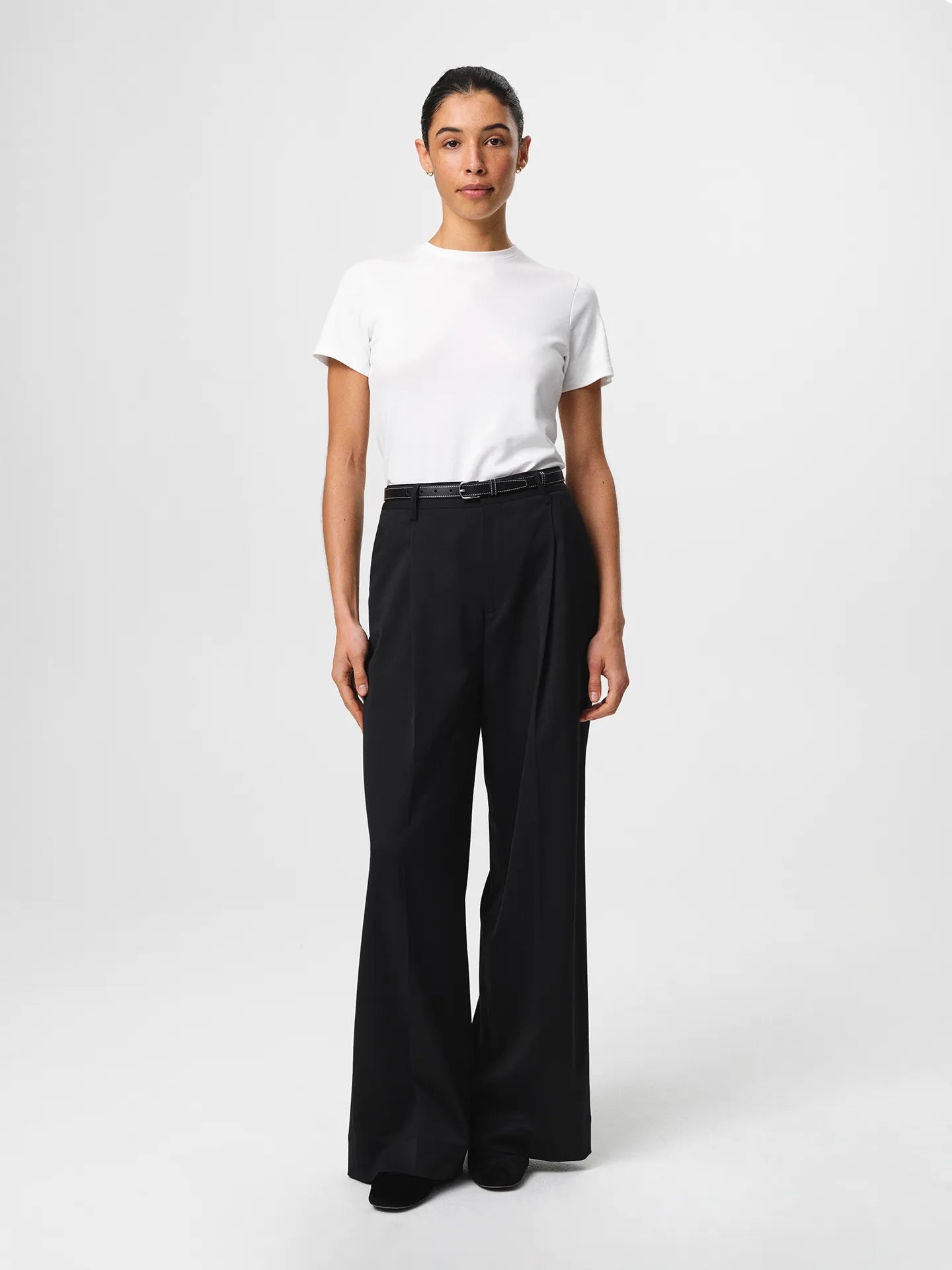 Agnes T-shirt in white, a soft organic cotton jersey tee with a classic crew neckline and relaxed fit.