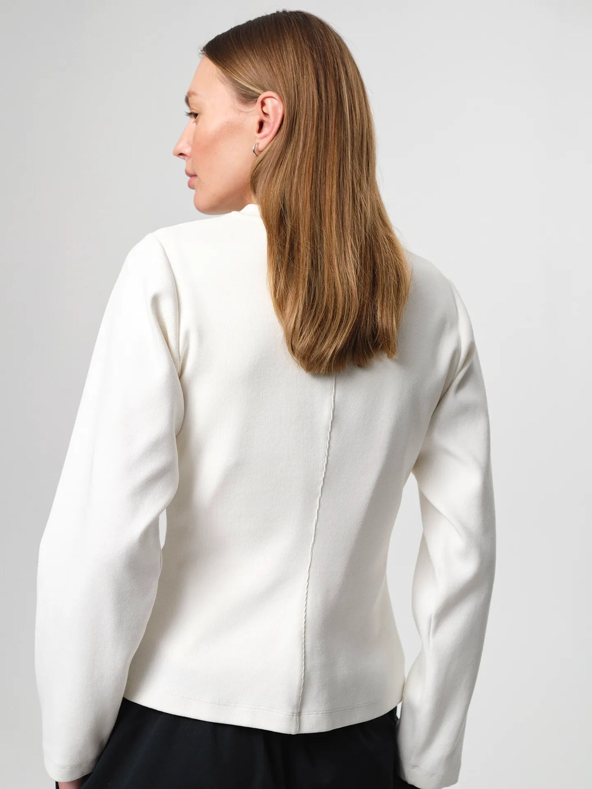 Julie Josephine Alba Top White Carla Cardigan: heavy rib cotton top in white with a clean minimal silhouette, designed as an everyday essential in a structured ribbed jersey that holds its shape, easy to style on its own or layered under shirts, blazers, and knitwear.