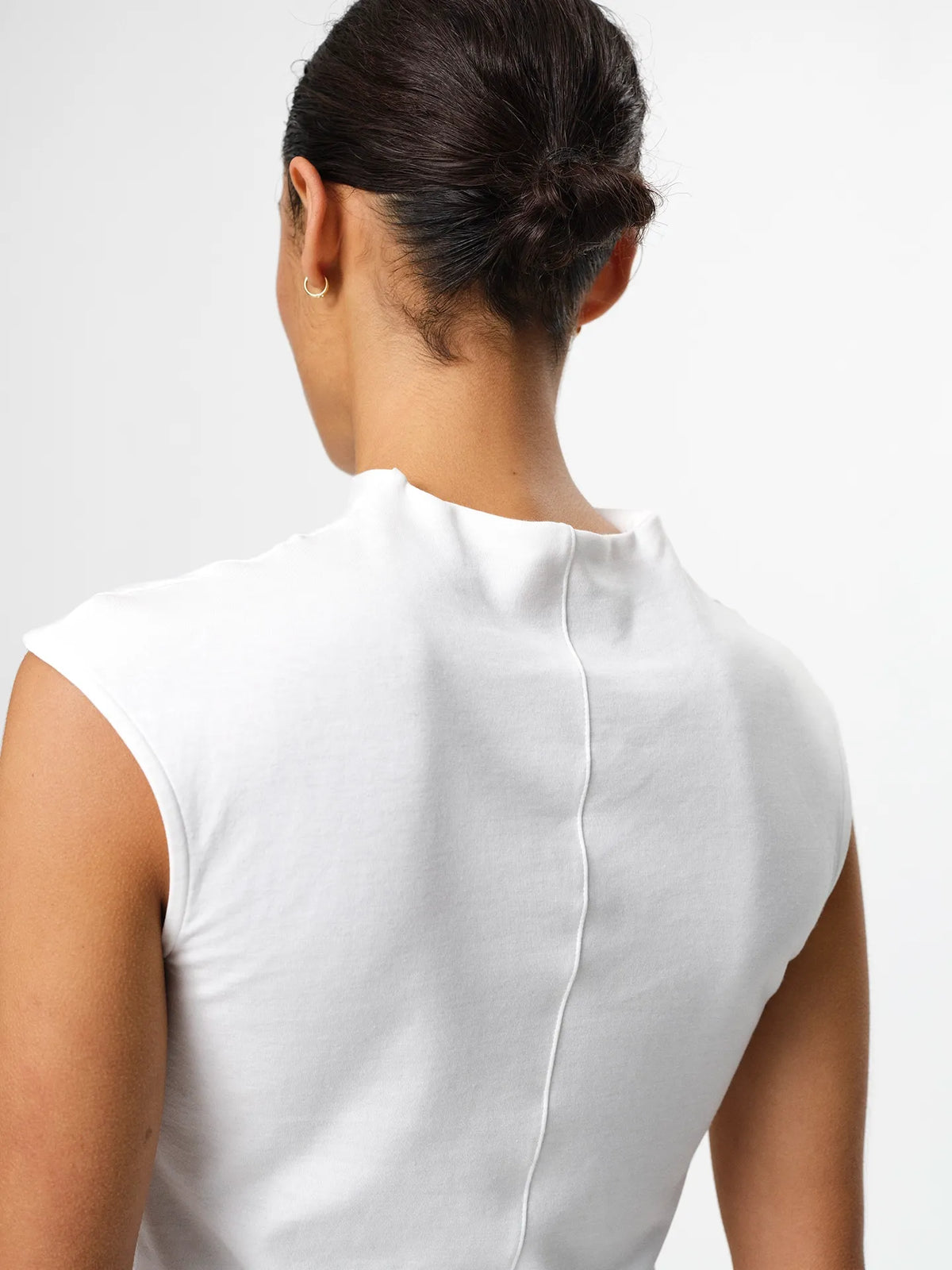 Julie Josephine Ariel Top White: fitted white top made from a 94% Italian pima cotton and 6% polyamide blend, crafted in a smooth stretchy jersey for a soft supportive feel, designed as a versatile wardrobe essential to wear on its own or as an easy layering base under shirts, blazers, and knitwear.