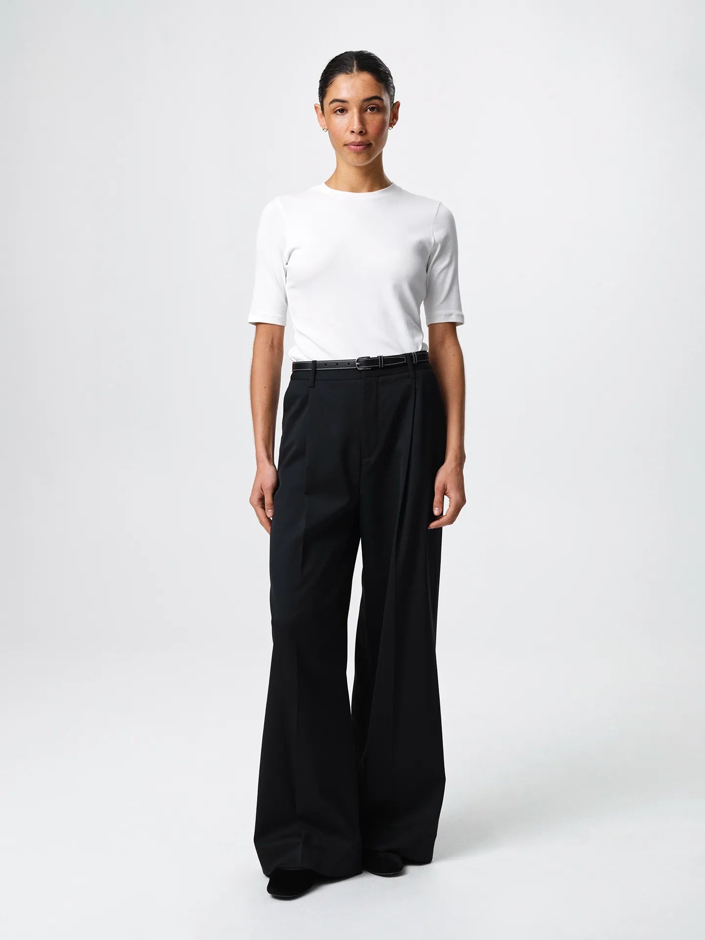 Cecilia Trouser in a soft, structured wool-blend twill with wide legs, front pleats, side pockets and belt loops.