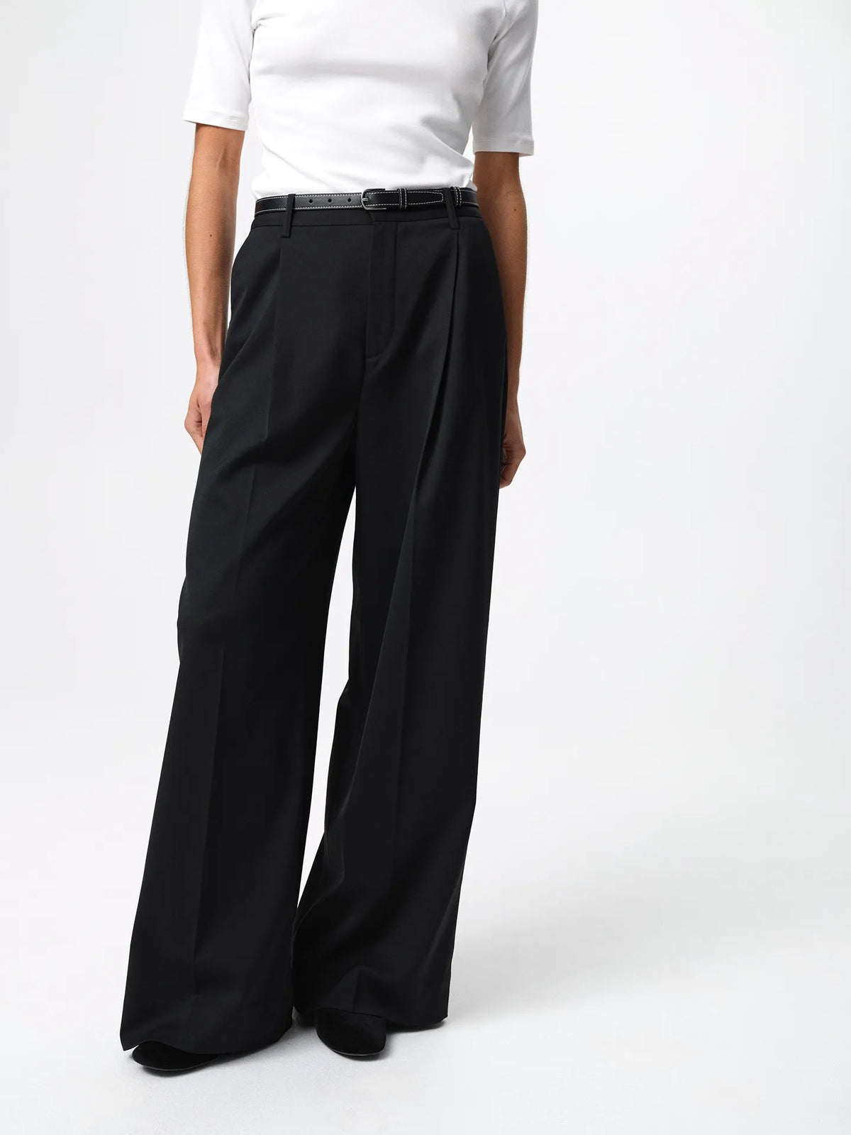 Cecilia Trouser in a soft, structured wool-blend twill with wide legs, front pleats, side pockets and belt loops.