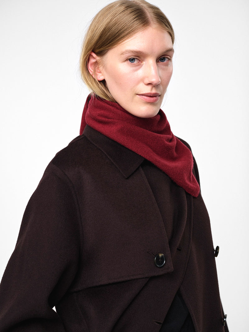 Evin Scarf in Plum, wool & cashmere, full body