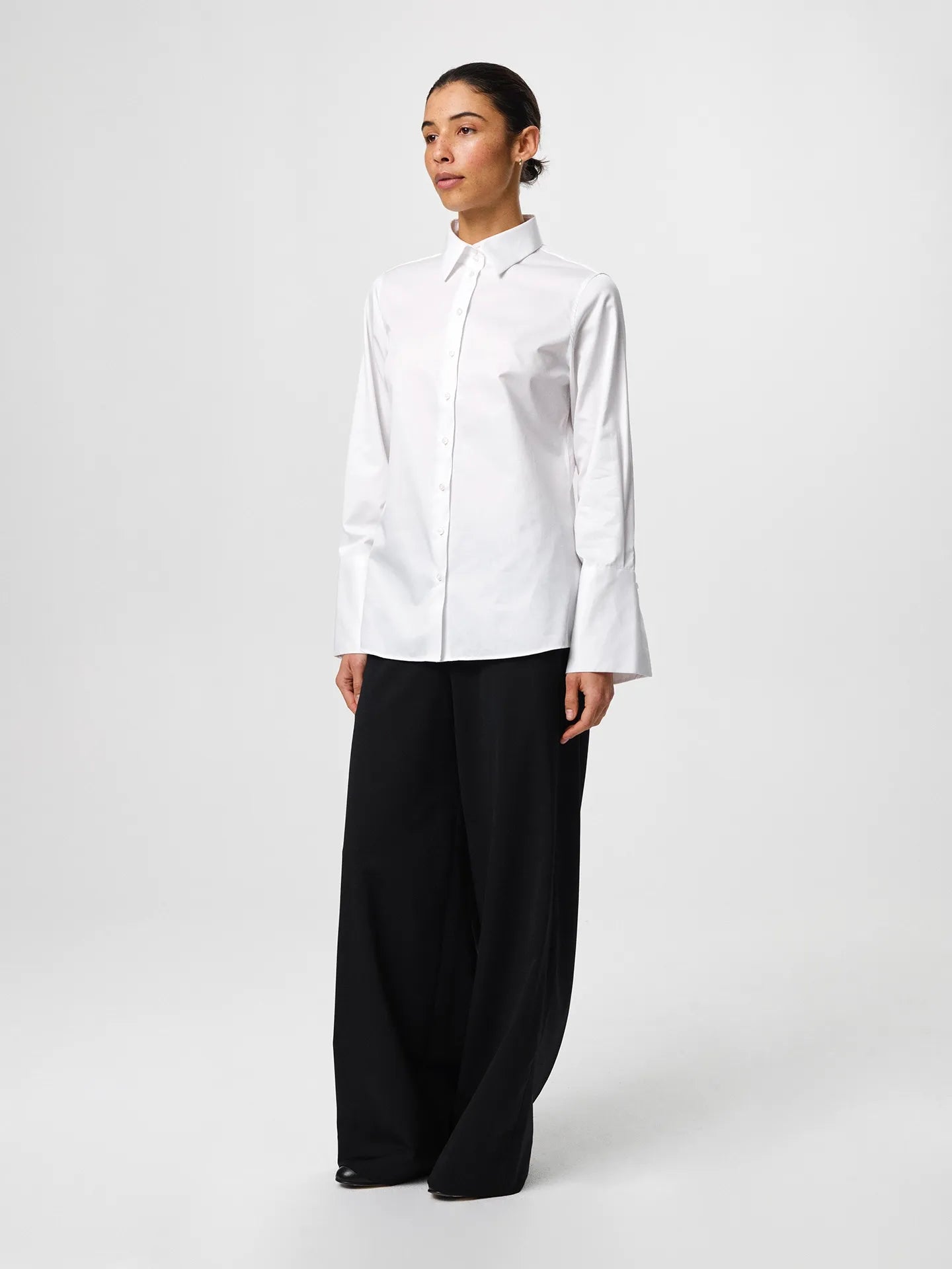 Julie Shirt in white, crafted from crisp cotton twill with a fitted shoulder, clean straight body and elongated cuffs for an elevated silhouette.
