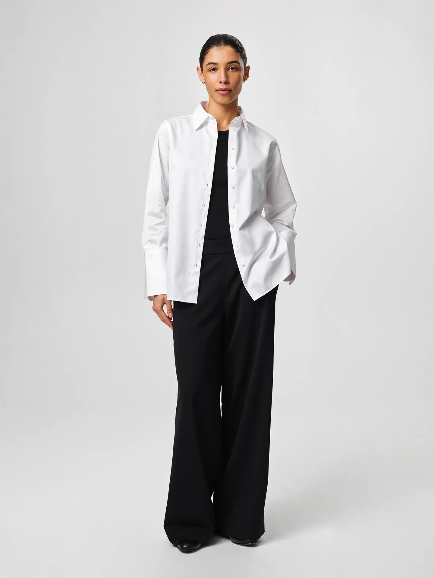 Julie Shirt in white, crafted from crisp cotton twill with a fitted shoulder, clean straight body and elongated cuffs for an elevated silhouette.