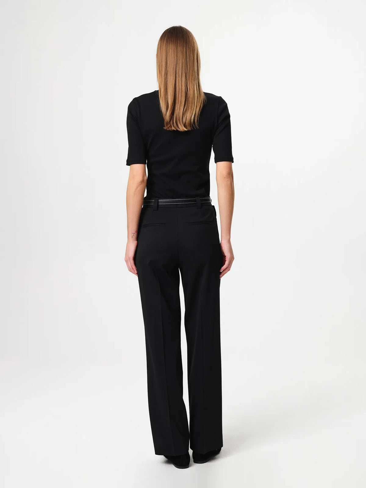 Marianne Rib Tee in black, crafted from Italian Pima cotton-blend rib jersey with stretch, a classic round neckline and elbow-length sleeves in a slim fit.