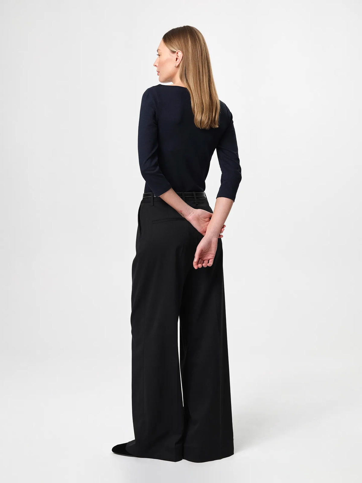 Julie Josephine Nina Half Sleeve Dark Navy: fitted half sleeve top in dark navy made from a 94% Italian pima cotton and 6% polyamide blend, crafted in a smooth stretchy jersey for a soft supportive feel, designed as a versatile wardrobe essential to wear on its own or as an easy layering base under shirts, blazers, and knitwear.