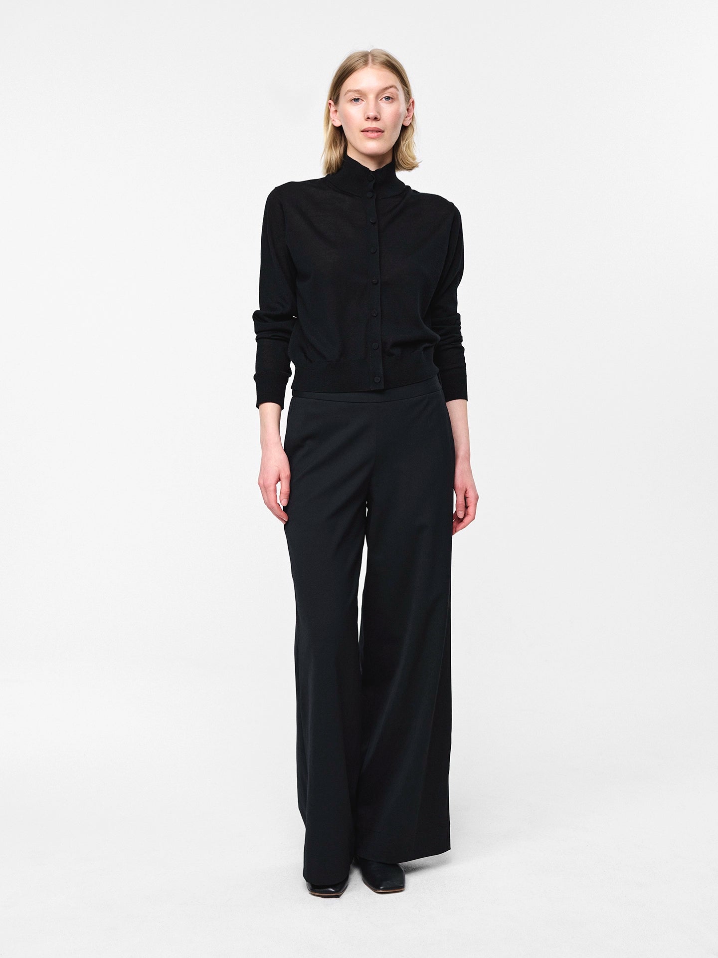 Sara Cardigan in Black, merino wool, full body